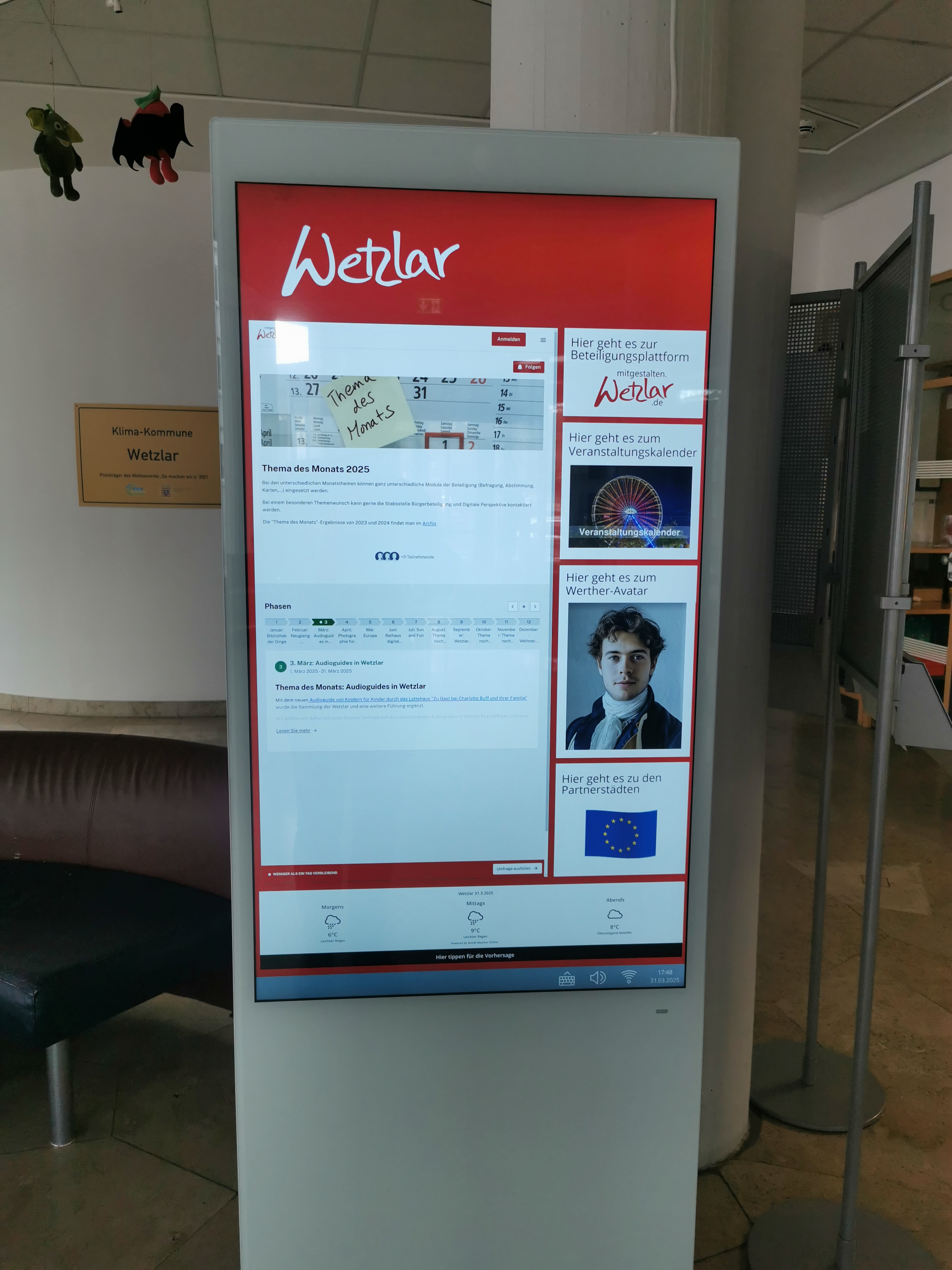 Info-Stele im Rathaus-Foyer